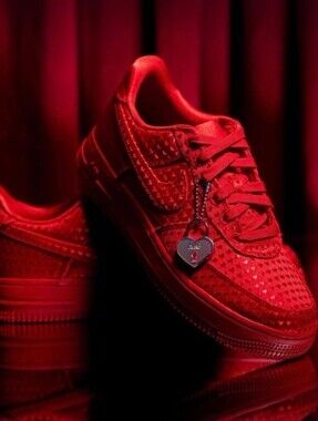 NEW Air Force 1 '07 LOW SE Women Sz 9 University Red/University Red